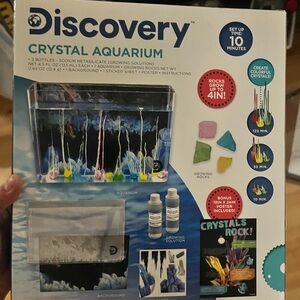 Discovery Crystal Aquarium with Vibrant Colors